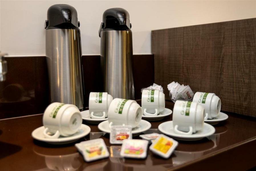 Grand Cafe Hotel Маньюасу Экстерьер фото