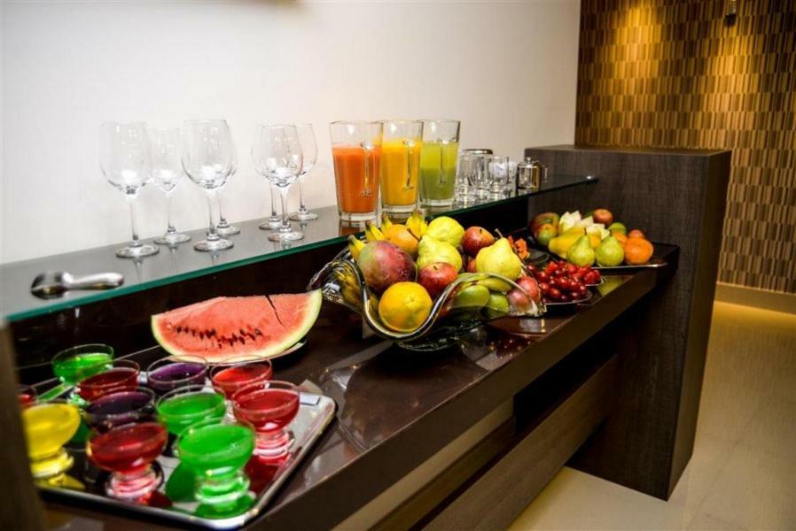 Grand Cafe Hotel Маньюасу Экстерьер фото