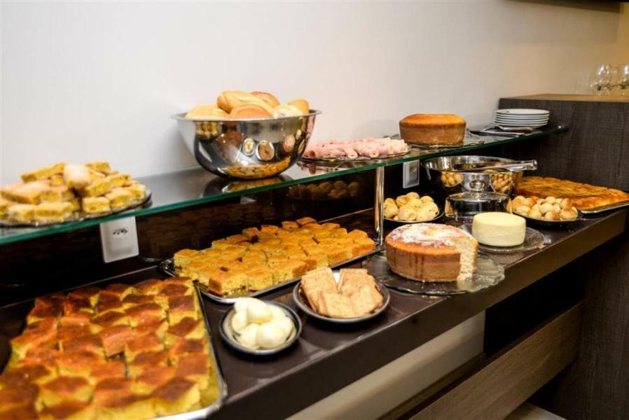Grand Cafe Hotel Маньюасу Экстерьер фото