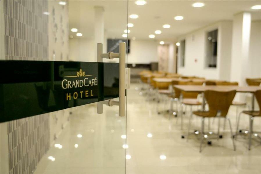 Grand Cafe Hotel Маньюасу Экстерьер фото